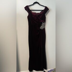 Alex Evenings Embellished Off the Shoulder Velvet Gown size 10P